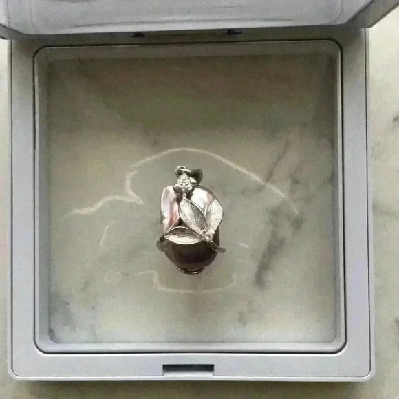 Stunning Baroque Pearl Orchid Pendant - Picture 7 of 9